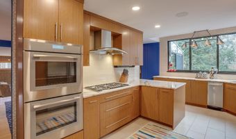 6 Williamsburg Ln, Bedford, NH 03110