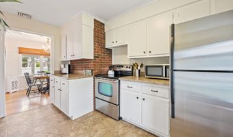 366 Maple Ave, Old Saybrook, CT 06475