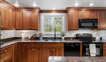 13 Birchwood Cir, Bedford, NH 03110