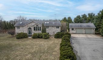 E7009 Jackson Rd, Algoma, WI 54201