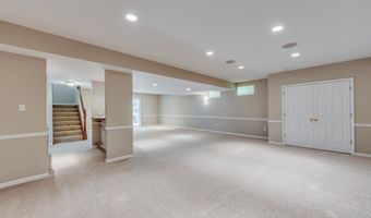 1515 Dietrich Glen Dr, Ballwin, MO 63021