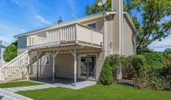 19 Spruce St, Beachwood, NJ 08722