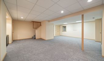 2218 N Williamsburg St, Arlington Heights, IL 60004