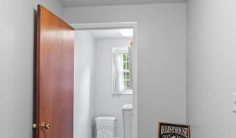 7 Hawthorn Cir, Albany, NY 12203