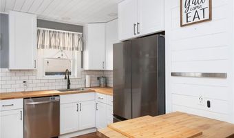14 Elinora St, East Providence, RI 02915