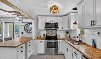 309 Beverly St, Bay St. Louis, MS 39520