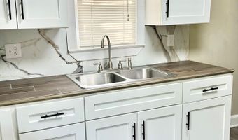 206 Henry M Turner St, Abbeville, SC 29620