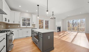 15 Fieldstone Court Ct 15, Bethel, CT 06801