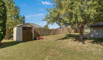 1813 Edgewood Dr, Aurora, MO 65605