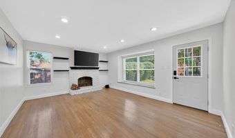 107 Falmouth Dr, Ballwin, MO 63011