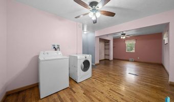 313 S 6th Ave, Brandon, SD 57005