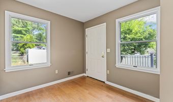 76 9th St, Belford, NJ 07718