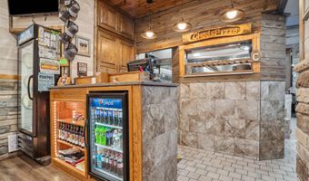 108 W 1st, Dyersville, IA 52040