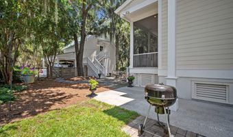 106 Coosaw Club Dr, Beaufort, SC 29907