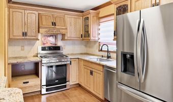 6 Westchester Dr, Albany, NY 12205