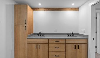76 Warren Ave, Middletown, RI 02842