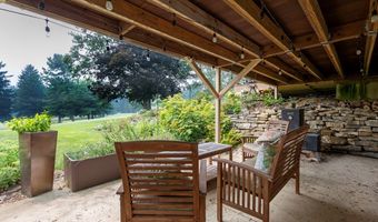859 Country Club Ln, Ashland, OH 44805