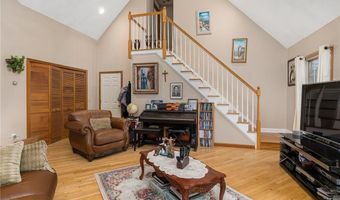 6 Lake Dr, North Providence, RI 02904