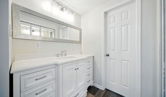 30 Lakeshore Dr, Alloway, NJ 07422