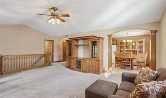 1046 8th St SE, Altoona, IA 50009