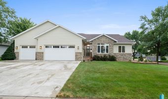 304 S Country Club Ave, Brandon, SD 57005