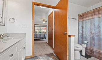 5709 Oak Crest Hill Rd SE, Riverside, IA 52327