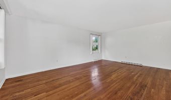 87 Buckingham Dr, Albany, NY 12208