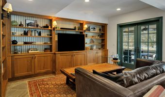 3 Raiders Ln, Darien, CT 06820