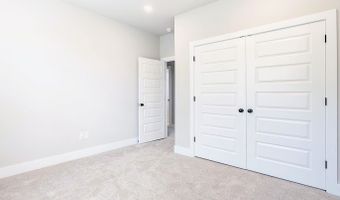 4 McHugh Ln, Bella Vista, AR 72715
