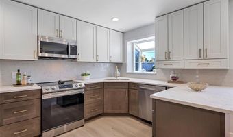 339 Oakleigh Woods Dr, Ballwin, MO 63011
