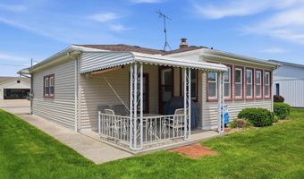 7589 Colony Dr, Algonac, MI 48001