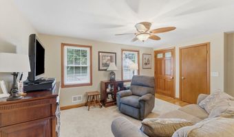 588 Newport Ave, Attleboro, MA 02703