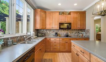 2736 Aspen Ct, Ann Arbor, MI 48108