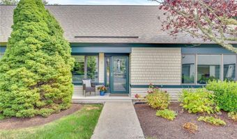 19 Vanderbilt Dr, Narragansett, RI 02882