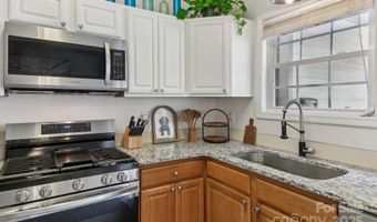 22 Rotunda Cir, Asheville, NC 28806