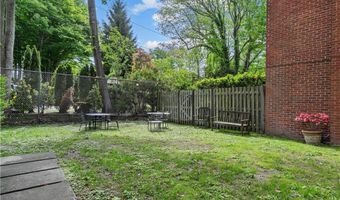 434 Bellevue Ave 3A, Newport, RI 02840