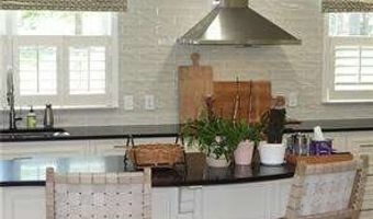 220 Lakeshore Dr, Alma, GA 31510