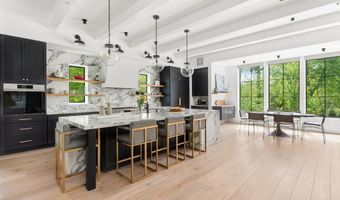 7101 LONGWOOD Dr, Bethesda, MD 20817