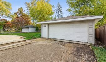 866 Magnolia Ln, Naperville, IL 60540