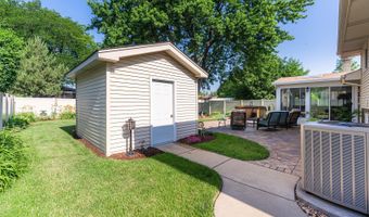 554 N Green Ridge St, Addison, IL 60101