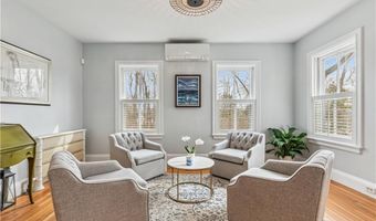 101 County Rd, Barrington, RI 02806