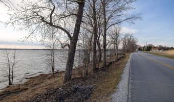 39 W Shore Rd, Alburgh, VT 05440