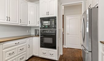 100 LANE PARK Dr, Alabaster, AL 35114