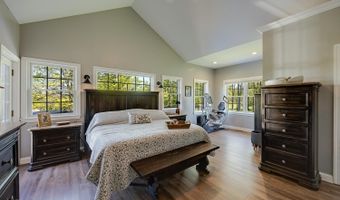 5120 Country Hills Dr, Aurora, IN 47001