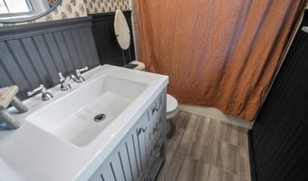 523 Woodland Dr, Benton, AR 72015