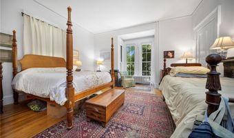 33 Kay St, Newport, RI 02840