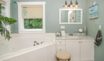 488 Kittredge Rd, Barton, VT 05822