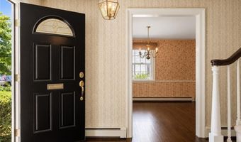 20 Drowne Pkwy, East Providence, RI 02916