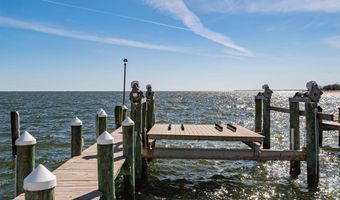 8 Jibsail Dr, Bayville, NJ 08721