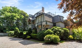 6 Howe Ave 8, Newport, RI 02840